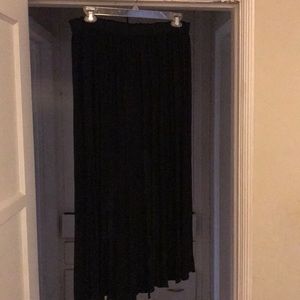 Black maxi skirt, size 2X.